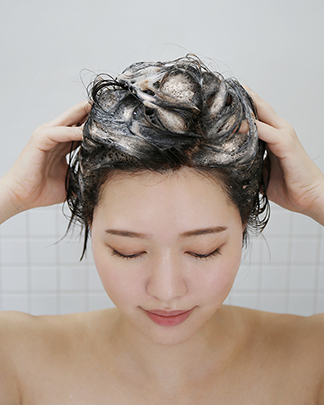 髪と頭皮に優しいイオンカラー処方